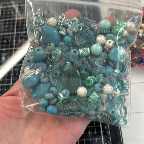 Bags of beads - Picture 2 of 5